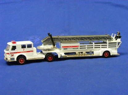 american-lafrance-aerial-ladder-denver-corgi-COR97387